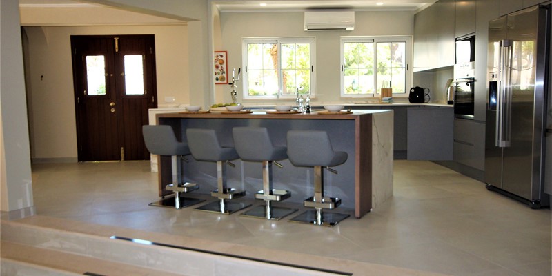 Split Level Living Area With Fully Equipped Kitchen