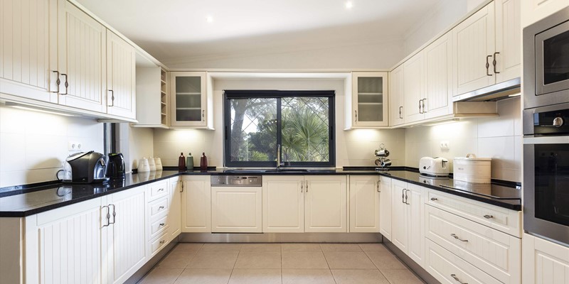 Modern Equipped Kitchen