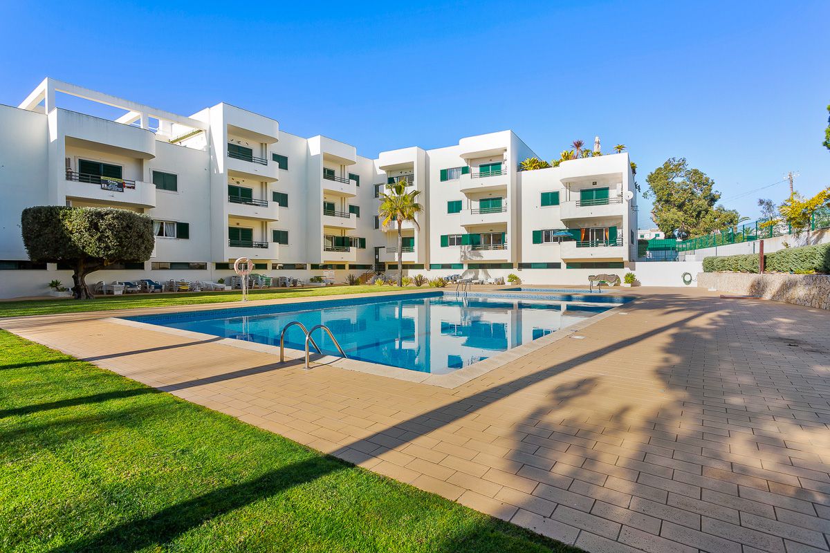 2 Bedroom Apartment In Albufeira Short Walk To The Beach And Restaurants Rent Villas Algarve