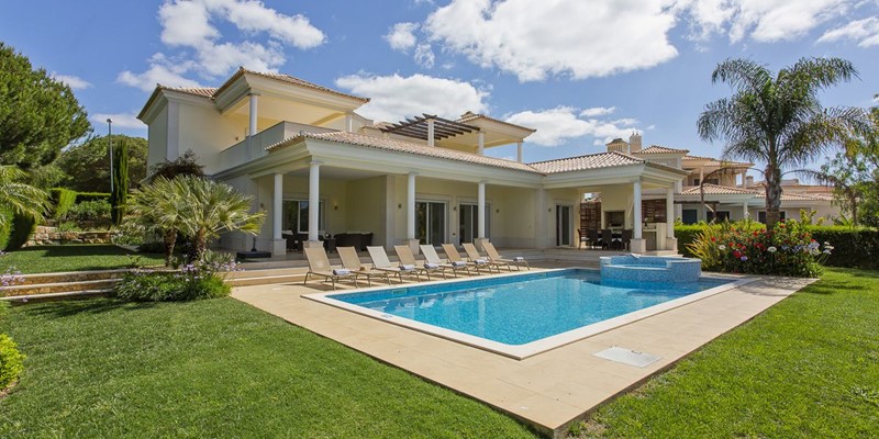 Large Pool And Garden Luxury Villa Rental Algarve