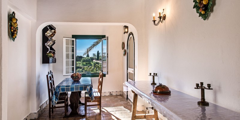 Spacious Villa For Vacation In Portugal