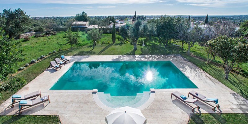 Large Heated Pool In Luxury Algarve Villa To Rent