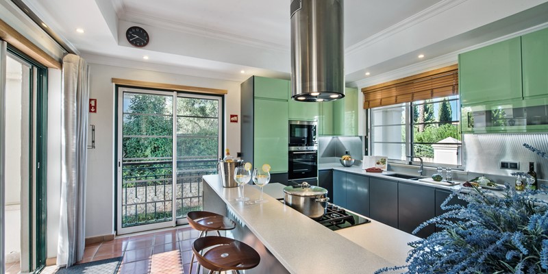 Modern Fully Fitted Kitchen In 4 Bedroom Algarve Holiday Villa
