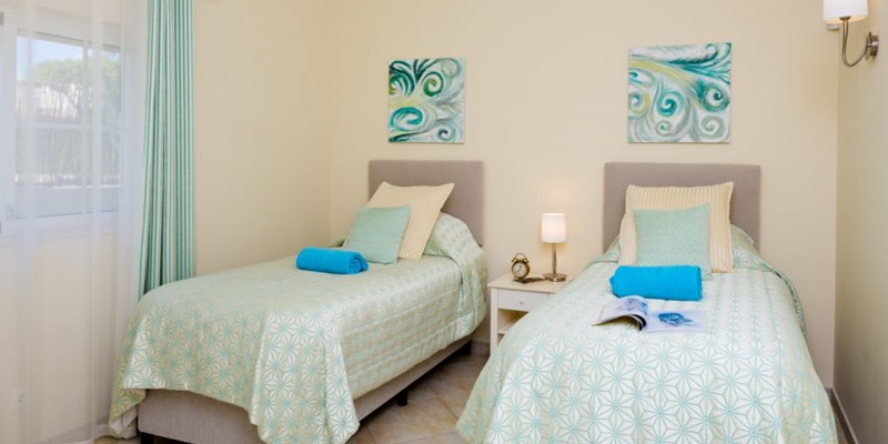 Twin Bedroom Holiday Rental Villa Algarve