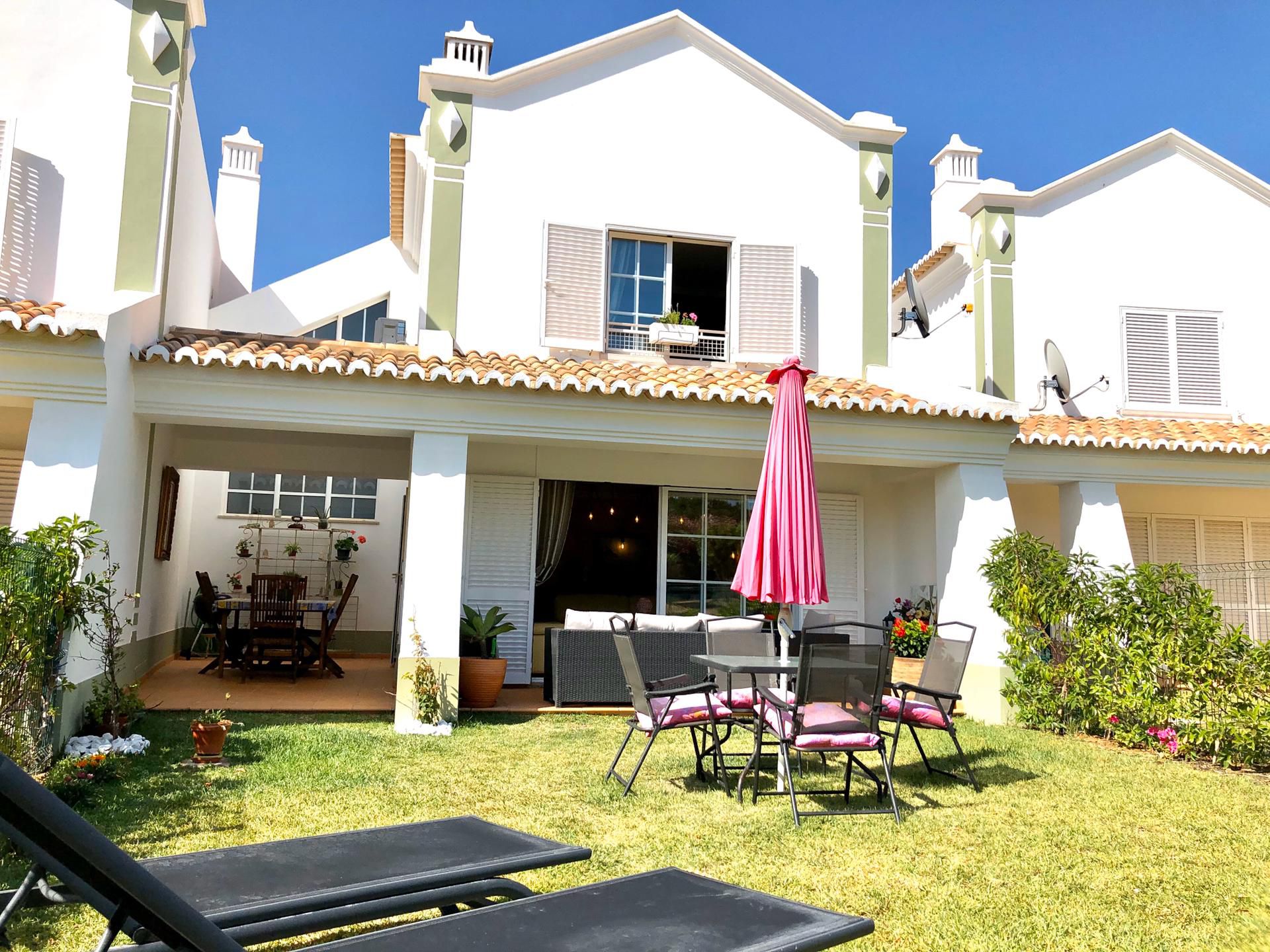 Two bedroom townhouse Near the Beach in Gale Albufeira Rent Villas