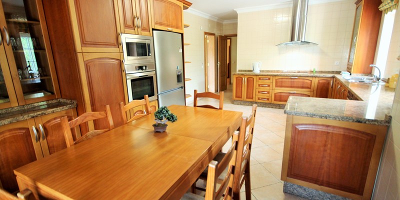 Fully Equipped Kitchen Fonte Santa