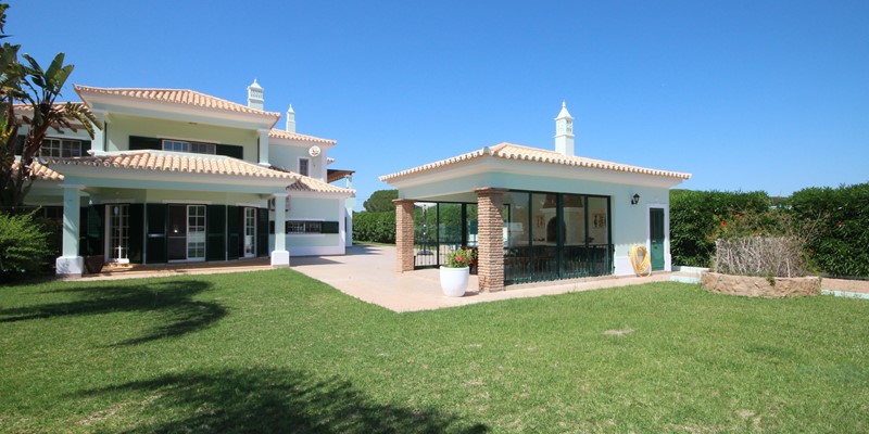 Large Garden For Children To Enjoy Family Holiday In Algarve