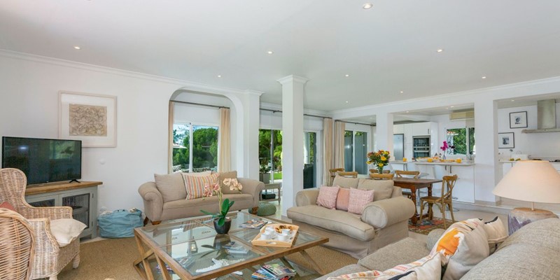 Open Plan Living Room Villa Near Quinta Do Lago