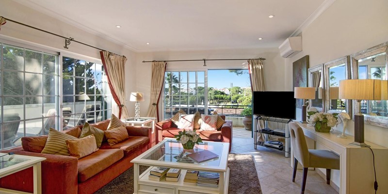 Living Room In Villa To Rent Vale Do Lobo