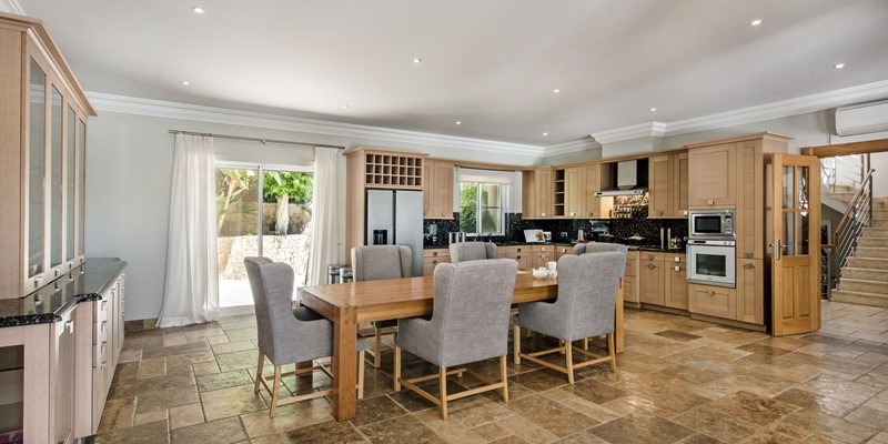 Large Kitchen In Rental Villa In Quinta Verde