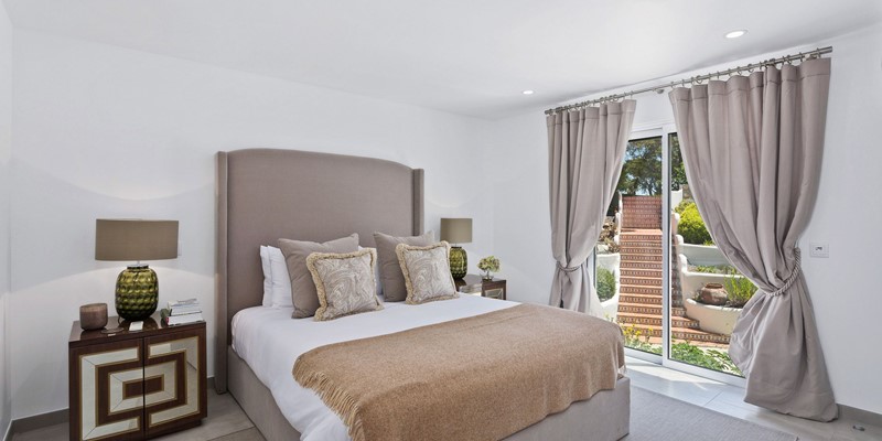 Comfortable Double Bedroom Holiday Villa Algarve