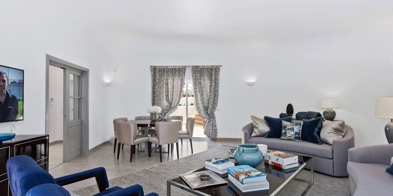 Stylish Living Room In The Algarve For Large Groups
