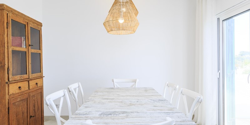 Indoor Dining Table At Rent Villas Algarve