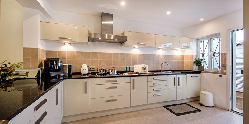 Contemporary Fully Equipped Kitchen In Vale Do Lobo Holiday Home
