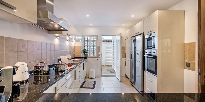 Fully Equipped Kitchen In Vale Do Lobo Short Stay Rental Home