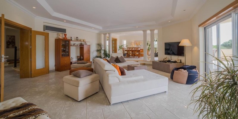Large Living Room In Vila Sol Rental Villa