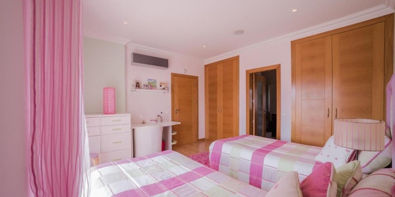 Lovely Twin Bedroom Villa In The Algarve