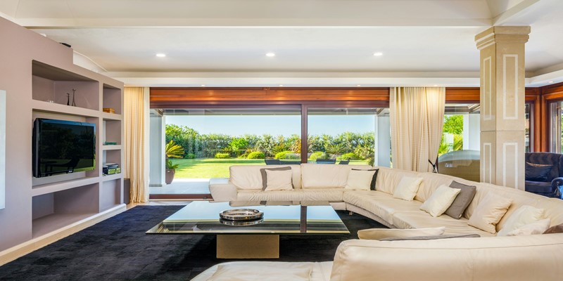 Main Large Living Room Vacation Rental Villa