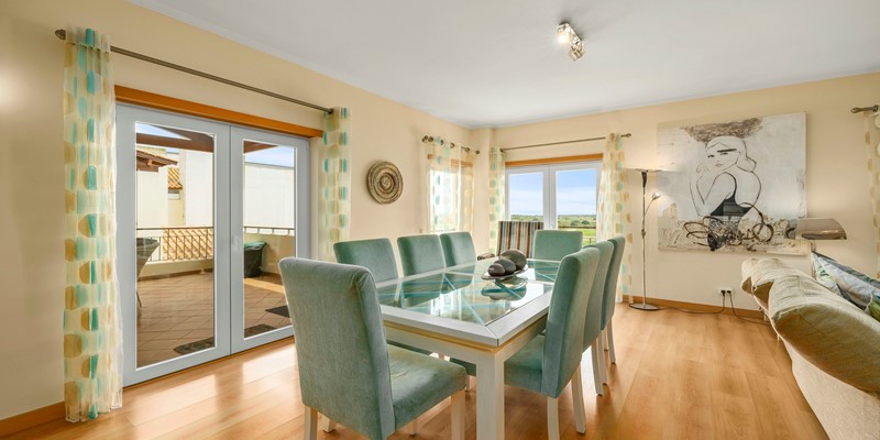 Family Dining Table Holiday Rental Apartment