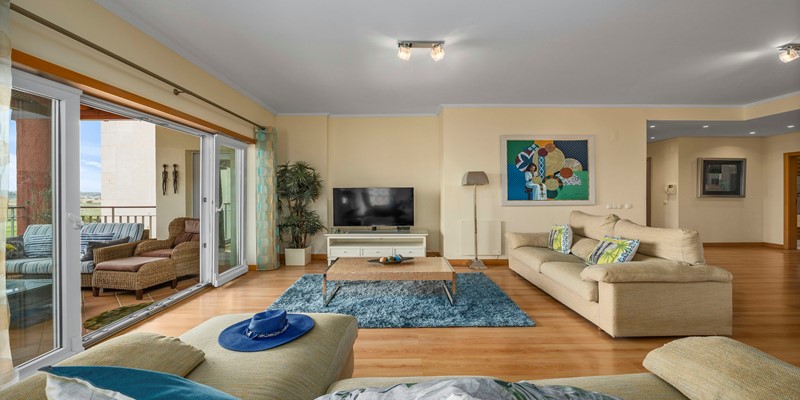 Large Open Plan Living Room Apartment Rental