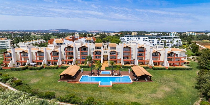 Stylish 3 Bedroom Apartment With Pool In Vilamoura