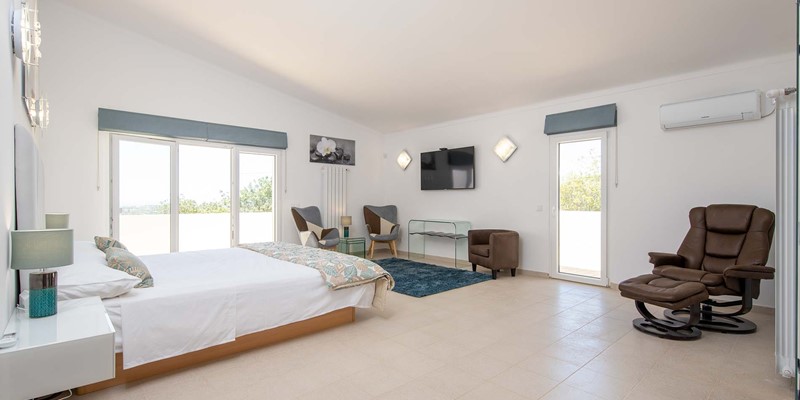 Super King Master Bedroom In Estoi Villa